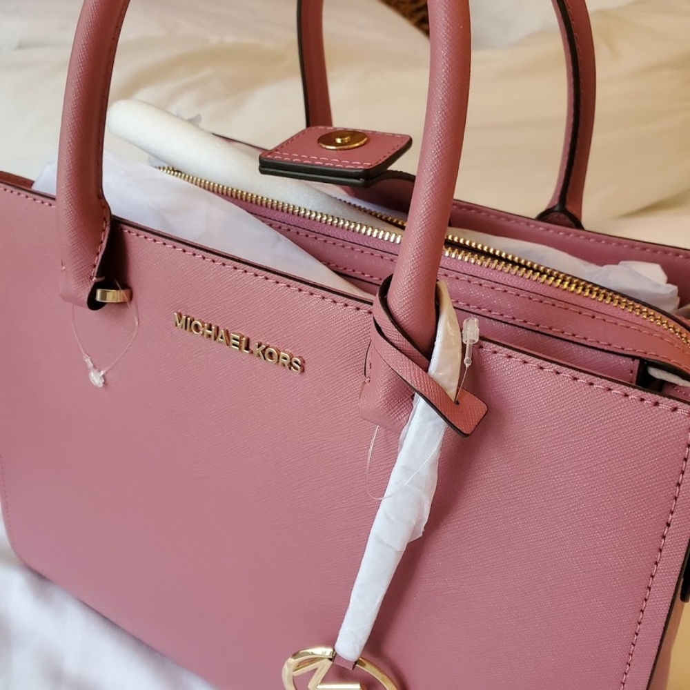 🔥👑NWT Authentic Michael Kors Kellen Bag